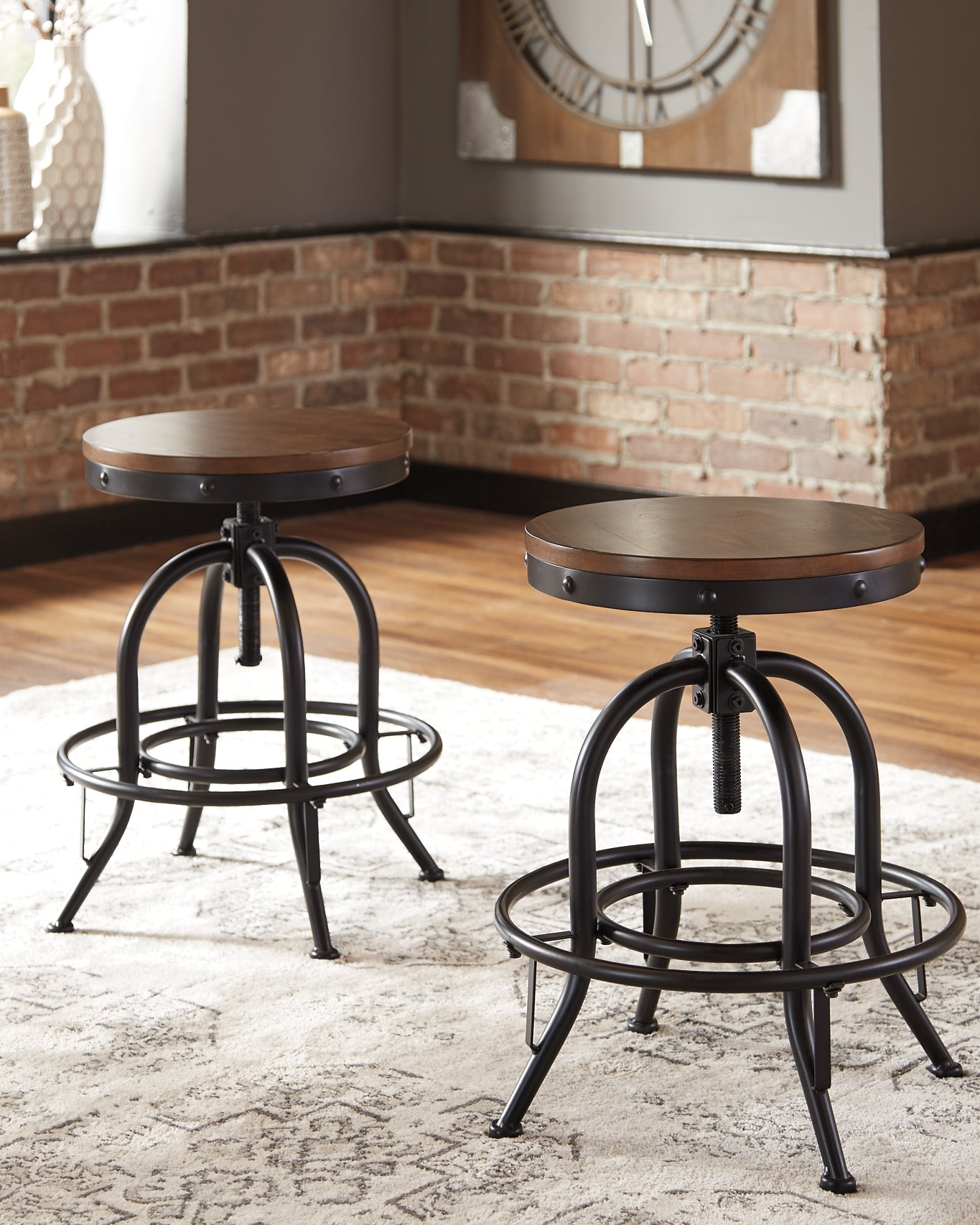 Valebeck Swivel Barstool (2/CN)